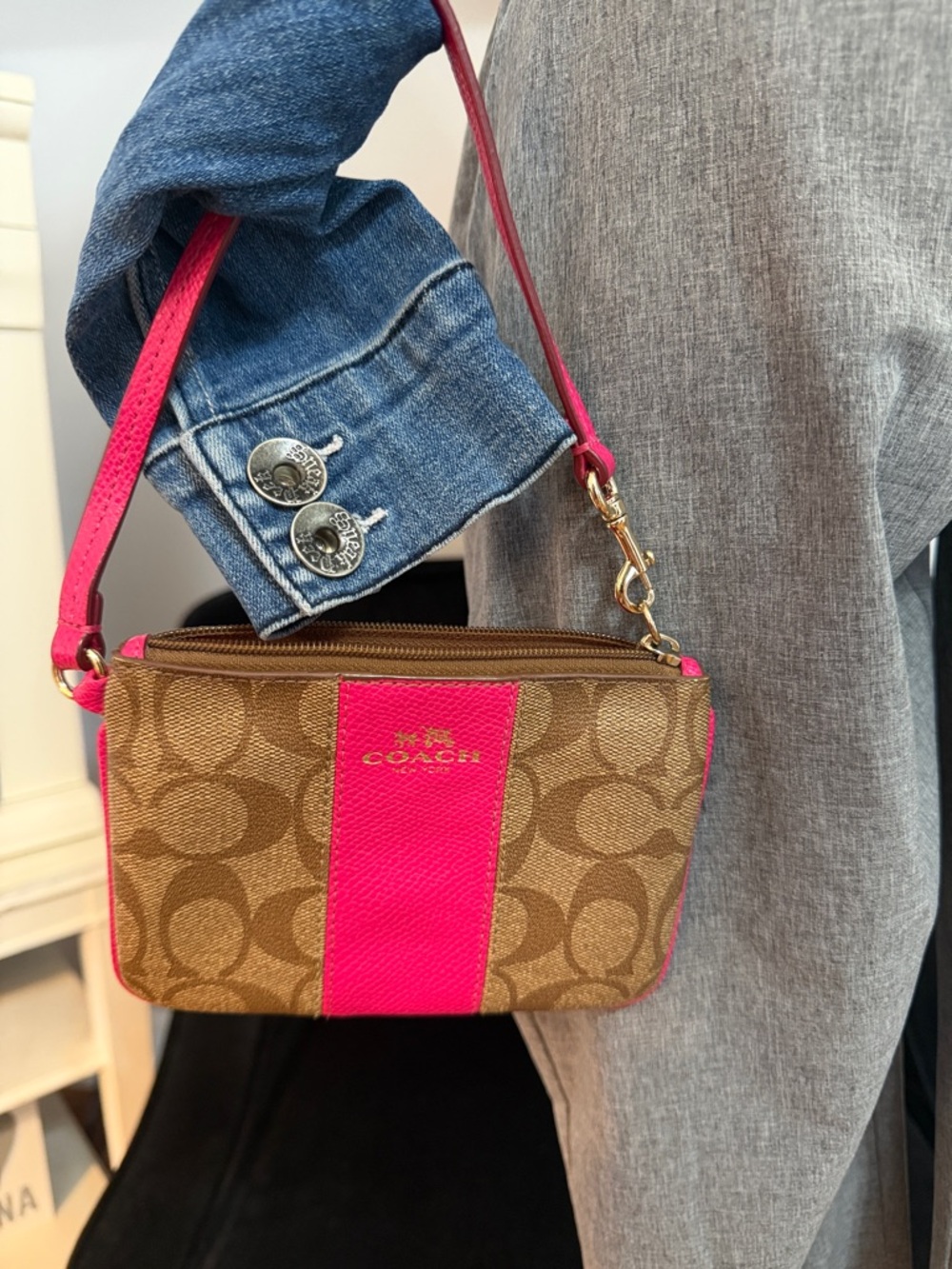 Coach NWOT  adjustable Crossbody and wristlet combo. Set.2 pan in pink. - Picture 3 of 13